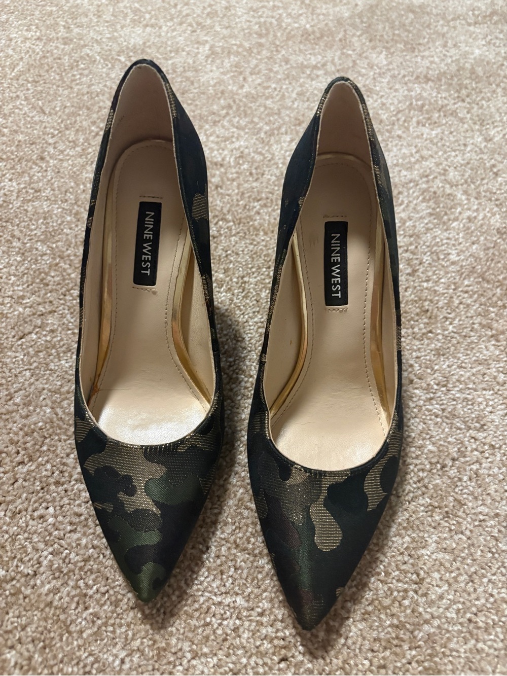 Nine West Camouflage Pointed Toe Pumps in Green and Black size 6